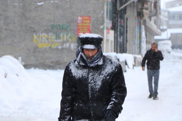 Doğu'da kar yağışı: 67 yerleşim yerine ulaşım yok