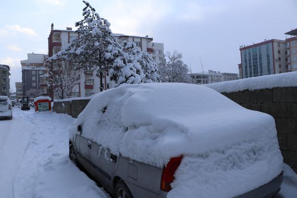 Doğu'da kar yağışı: 67 yerleşim yerine ulaşım yok
