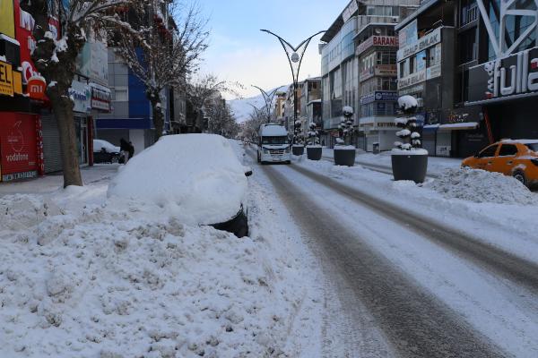 Doğu'da kar yağışı: 67 yerleşim yerine ulaşım yok
