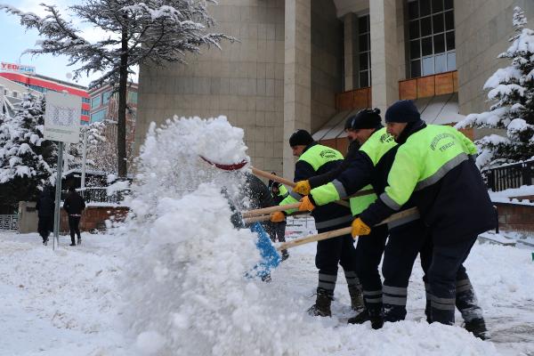 Doğu'da kar yağışı: 67 yerleşim yerine ulaşım yok