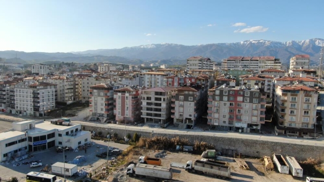 Depremde yerle bir olan kentin bu mahallesinde hiçbir ev yıkılmadı