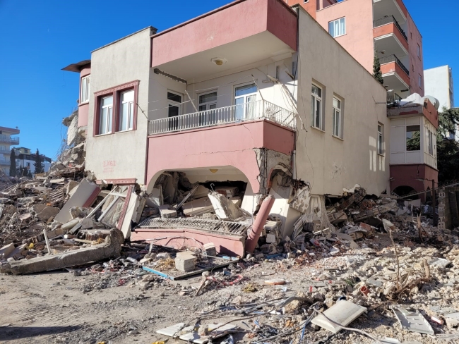 İMO Bursa şubesi üyeleri hasar tespiti için Adıyaman'da