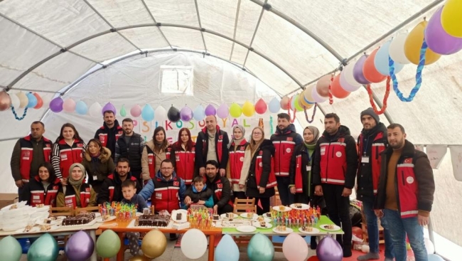 Enkazdan kurtarılan Eymen'in doğum günü kutlandı