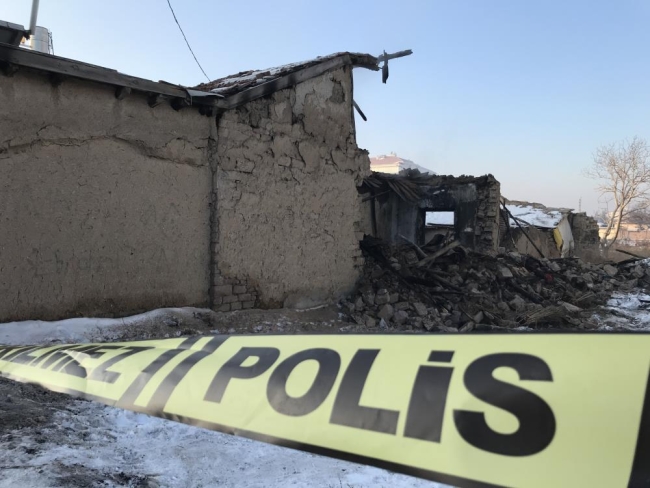Depremzede aile yangında hayatını kaybetti
