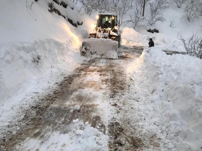 Doğu Karadeniz'de ulaşıma kar engeli