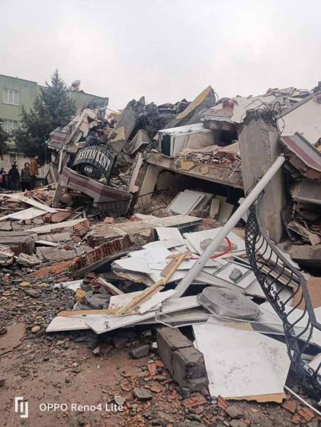 Depremde 31 yakınını kaybeden öğrenci yaşama tutunmaya çalışıyor