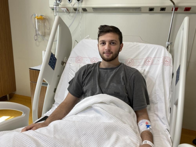 Depremde 31 yakınını kaybeden öğrenci yaşama tutunmaya çalışıyor