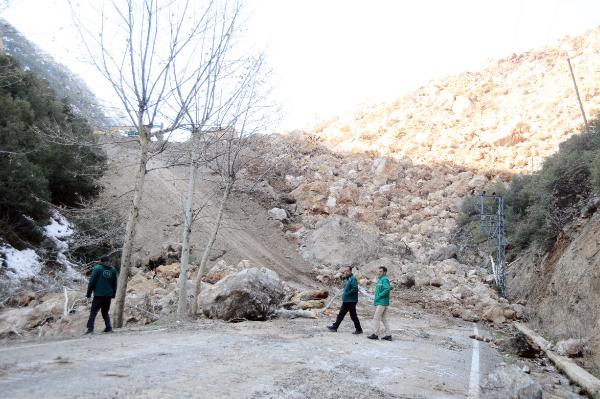 Depremde dağ dağa kavuştu: Doğal göl oluştu