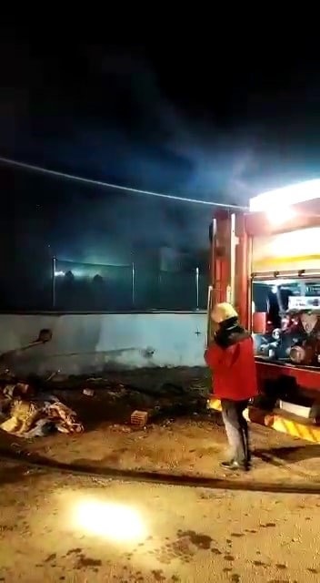 Prefabrik ev alev topuna döndü, ekipler seferber oldu