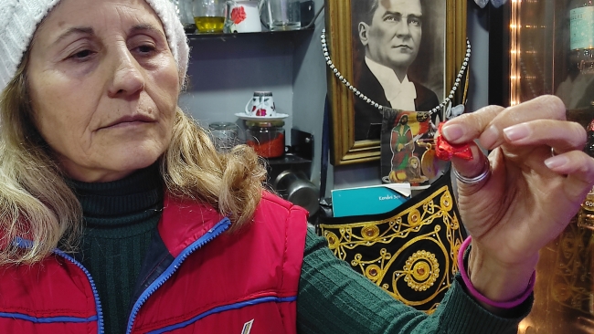 Sahte altınla alışveriş yapıp bahşiş bıraktılar