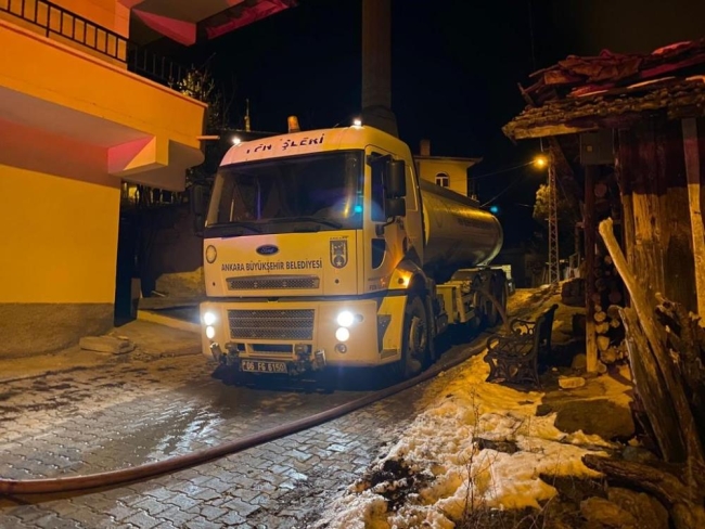 Yangın paniği: Ahşap evler küle döndü