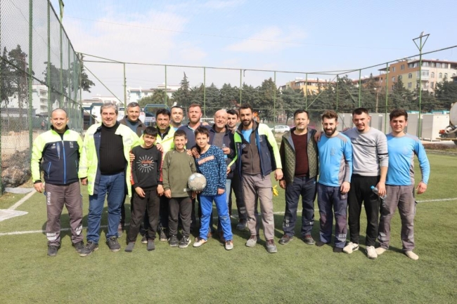 Bursalı ekiplerden depremzede çocuklarla moral maçı