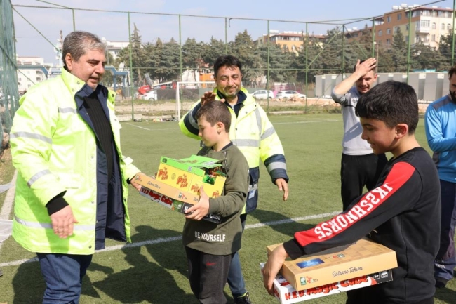 Bursalı ekiplerden depremzede çocuklarla moral maçı