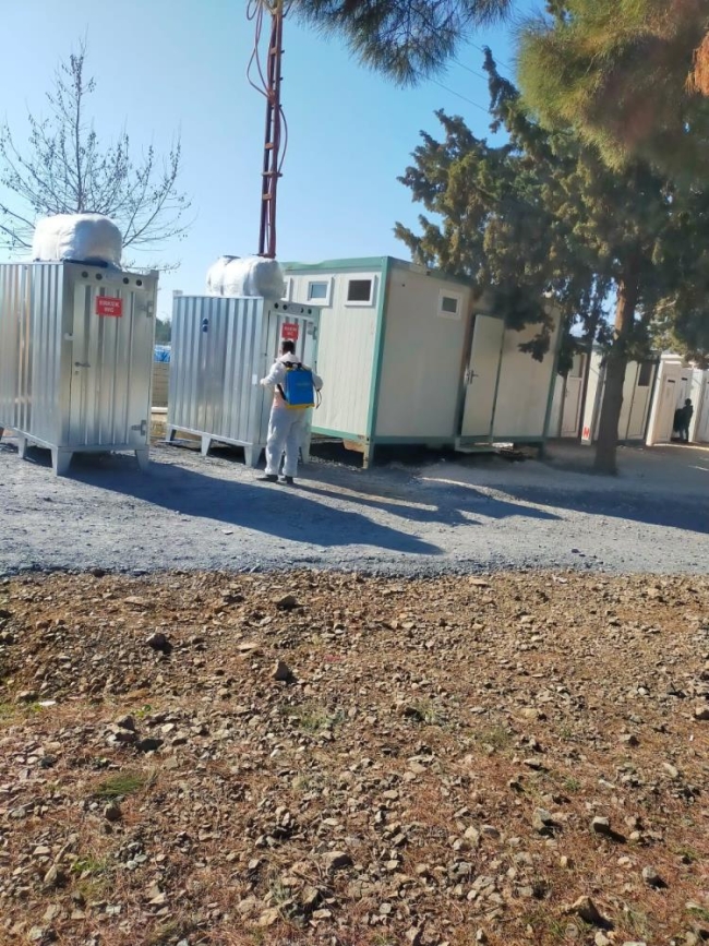 Salgın hastalık riskine karşı kent genelinde ilaçlama çalışmaları sürüyor