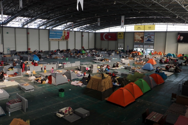Tedirginliği yaşayan halk evlerine dönemiyor