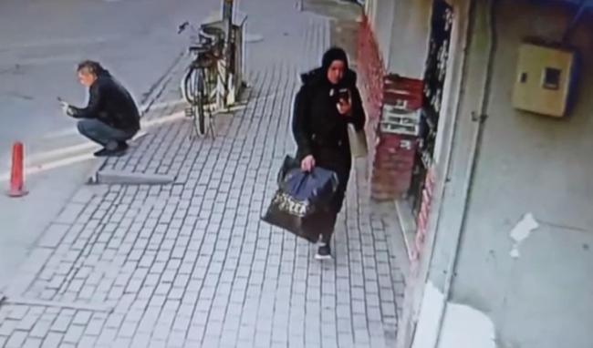 Bursa'da yardım görevlisinin çantasını çaldı