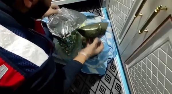 Çeyiz sandığından paketlere zehir çıktı