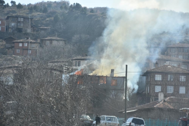 Evde bulunan tüpler patladı, köyü korku sardı