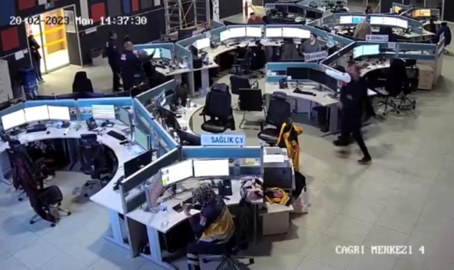 Sağlıkçılar deprem anında bile görevine devam etti