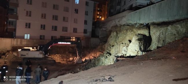 İstinat duvarı çöktü: 2 apartman tahliye edildi