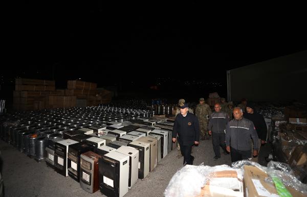 Bakan Akar, deprem bölgesinde
