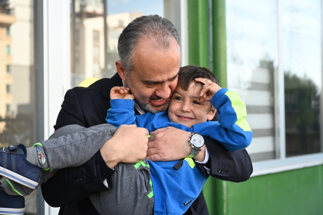 Başkan Aktaş Bursa’da depremzedeleri ziyaret etti