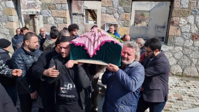Ünlü yönetmenden annesine duygulandıran veda