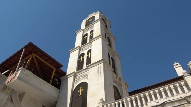 Tarihi kilise depreme dayanamadı