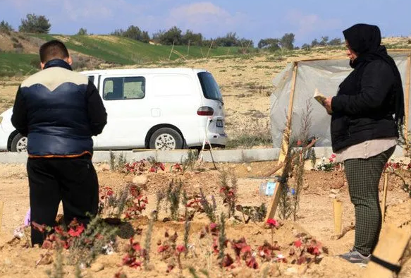 Adana'daki mezarlar yürekleri dağladı
