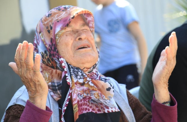 Depremin simge görüntüsü olmuştu: Ekibi ağlatan buluşma