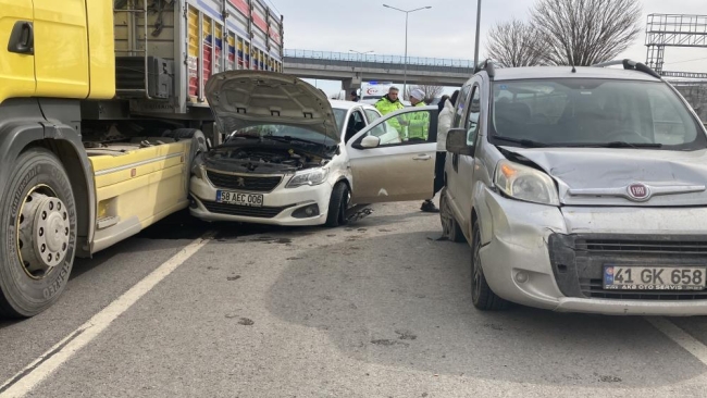 Kiraladıkları eve giden depremzede aile kaza yaptı