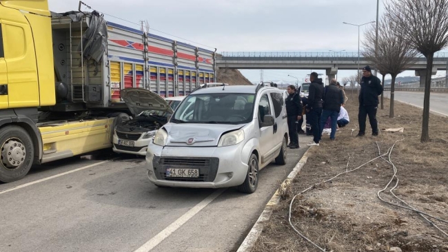 Kiraladıkları eve giden depremzede aile kaza yaptı