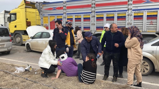 Kiraladıkları eve giden depremzede aile kaza yaptı