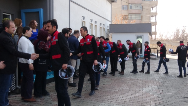 Vanlı arama kurtarma ekipleri yaşadıkları duygu dolu anları paylaştı