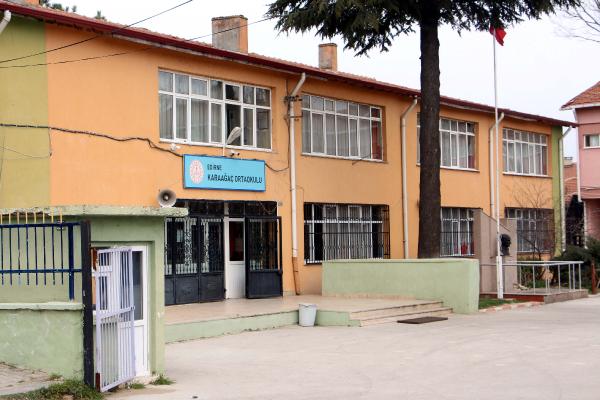 Ortaokullu kız öğrenci, 5 arkadaşına kabusu yaşattı