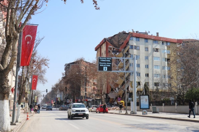 Malatya caddelerine yeni tabelalar...