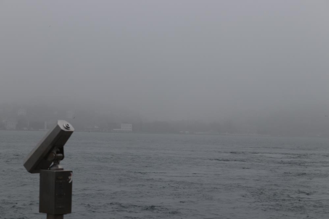 İstanbul Boğazı bulutların arasında kayboldu