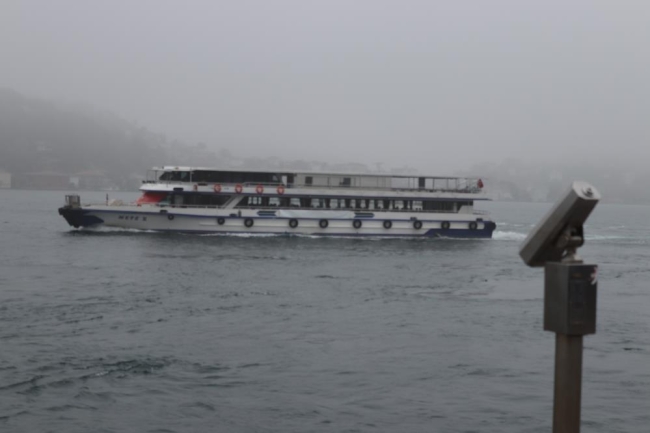 İstanbul Boğazı bulutların arasında kayboldu