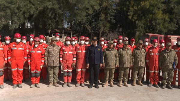 Bakan Akar'dan Mehmetçiğe tebrik ziyareti