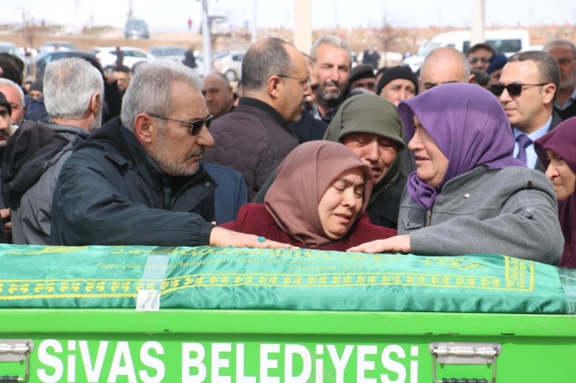 Bir aile enkaz altında yok oldu...