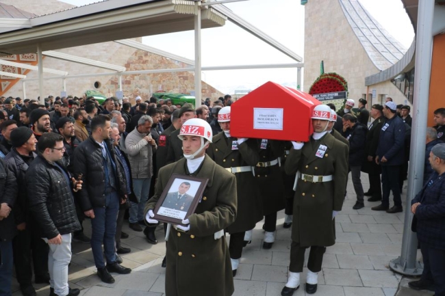 Bir aile enkaz altında yok oldu...