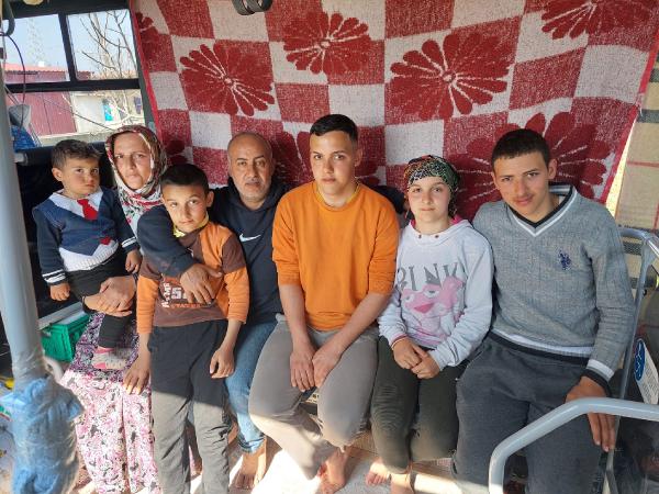 Şoförlük yaptığı otobüsü evi oldu 