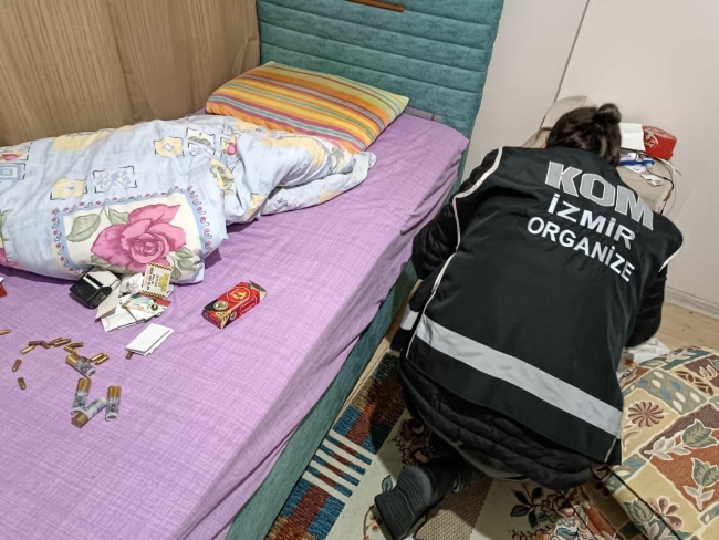 İzmir merkezli 3 ilde 30 gözaltı!