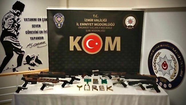 İzmir merkezli 3 ilde 30 gözaltı!