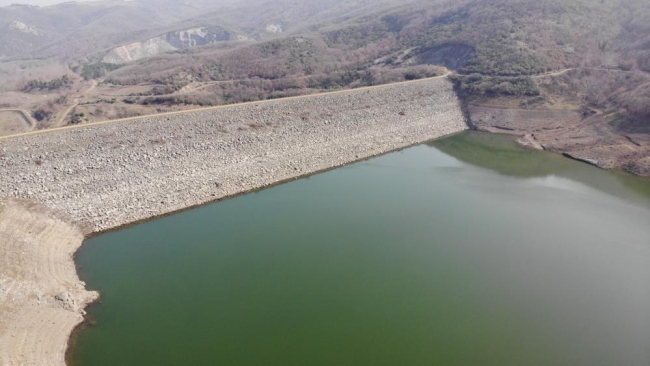 Sular altında kalan eski köy kuraklıkla gün yüzüne çıktı