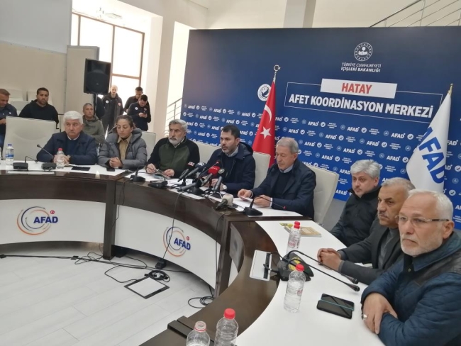 Bakan Kurum: “202 bin bina acil yıkılacak, ağır hasarlı veya yıkık”