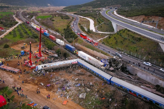 Yunanistan'da tren kazası 43 can kaybına neden oldu