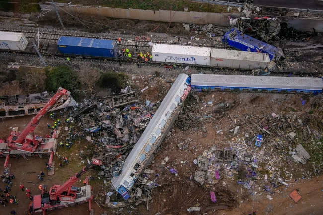 Yunanistan'da tren kazası 43 can kaybına neden oldu
