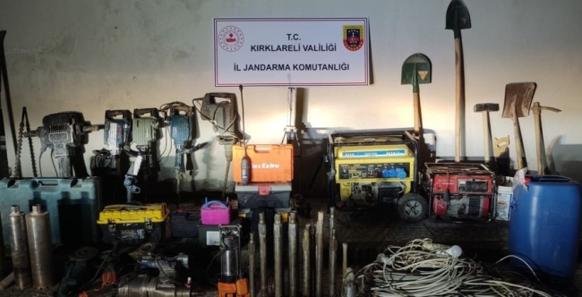 Kamp süsü verip kaçak kazı yaptılar