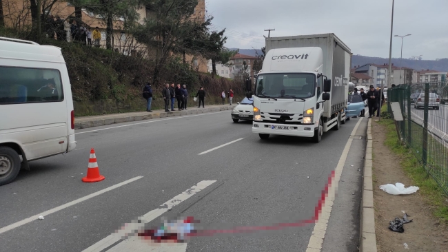 Kamyonetin çarpmasıyla yaşlı adam ağır yaralandı